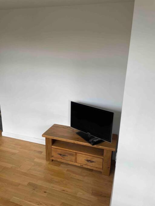 2 Bed City Centre Flat Bath Exterior photo