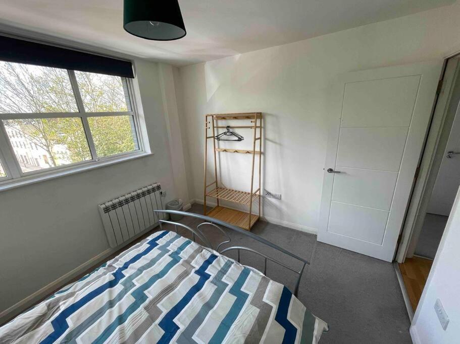 2 Bed City Centre Flat Bath Exterior photo