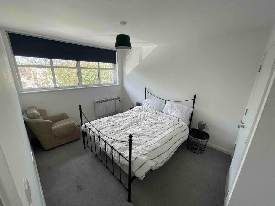 2 Bed City Centre Flat Bath Exterior photo