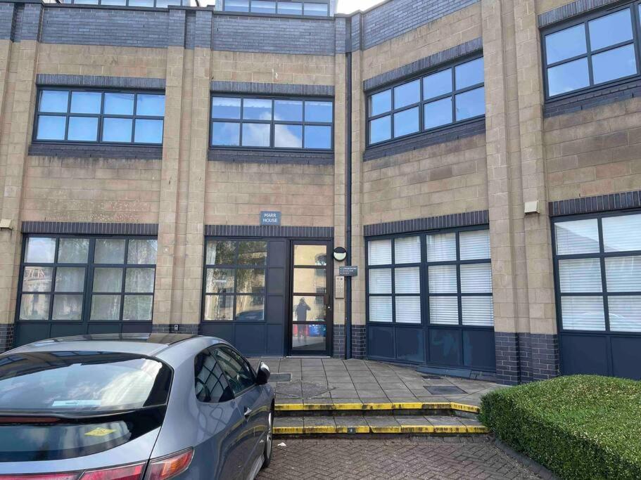 2 Bed City Centre Flat Bath Exterior photo