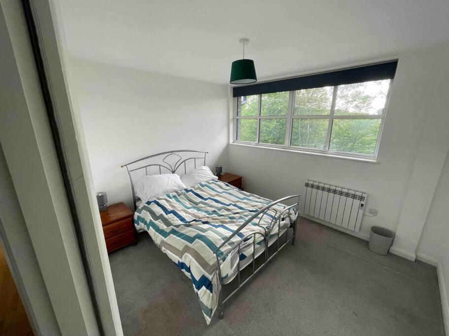 2 Bed City Centre Flat Bath Exterior photo