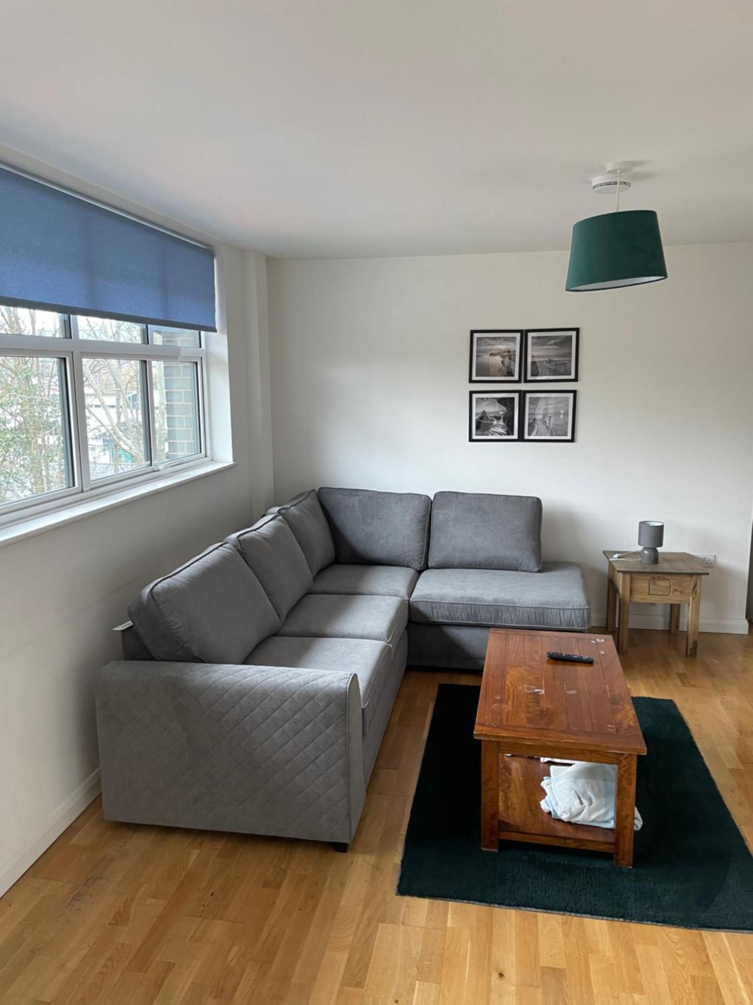 2 Bed City Centre Flat Bath Exterior photo